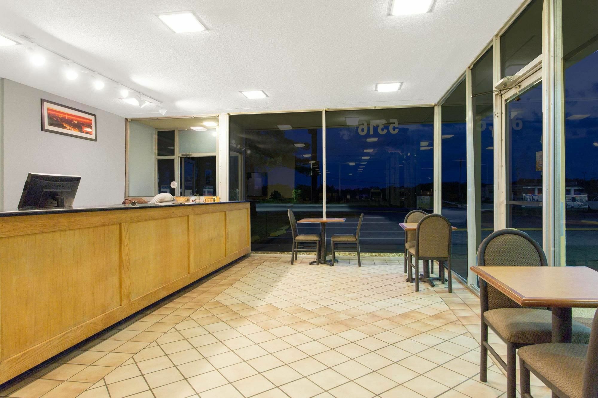 Garden Inn Fredricksburg South Фредеріксбург Екстер'єр фото