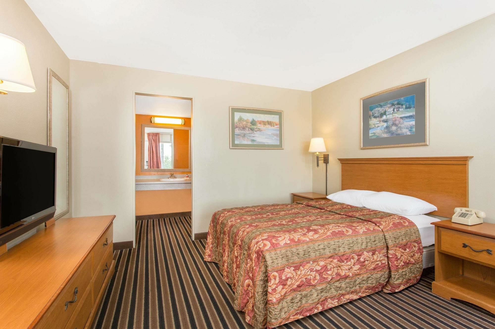 Garden Inn Fredricksburg South Фредеріксбург Екстер'єр фото