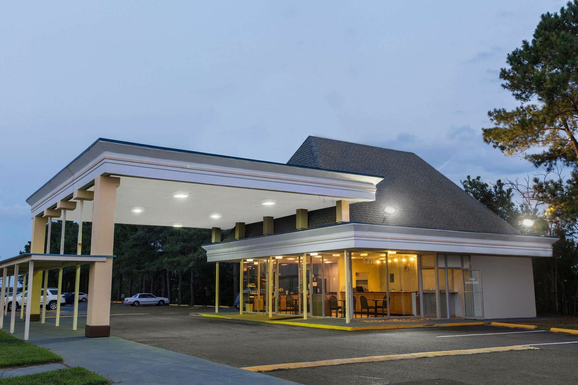 Garden Inn Fredricksburg South Фредеріксбург Екстер'єр фото